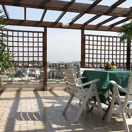 Flatinrome Monteverde Apartman *